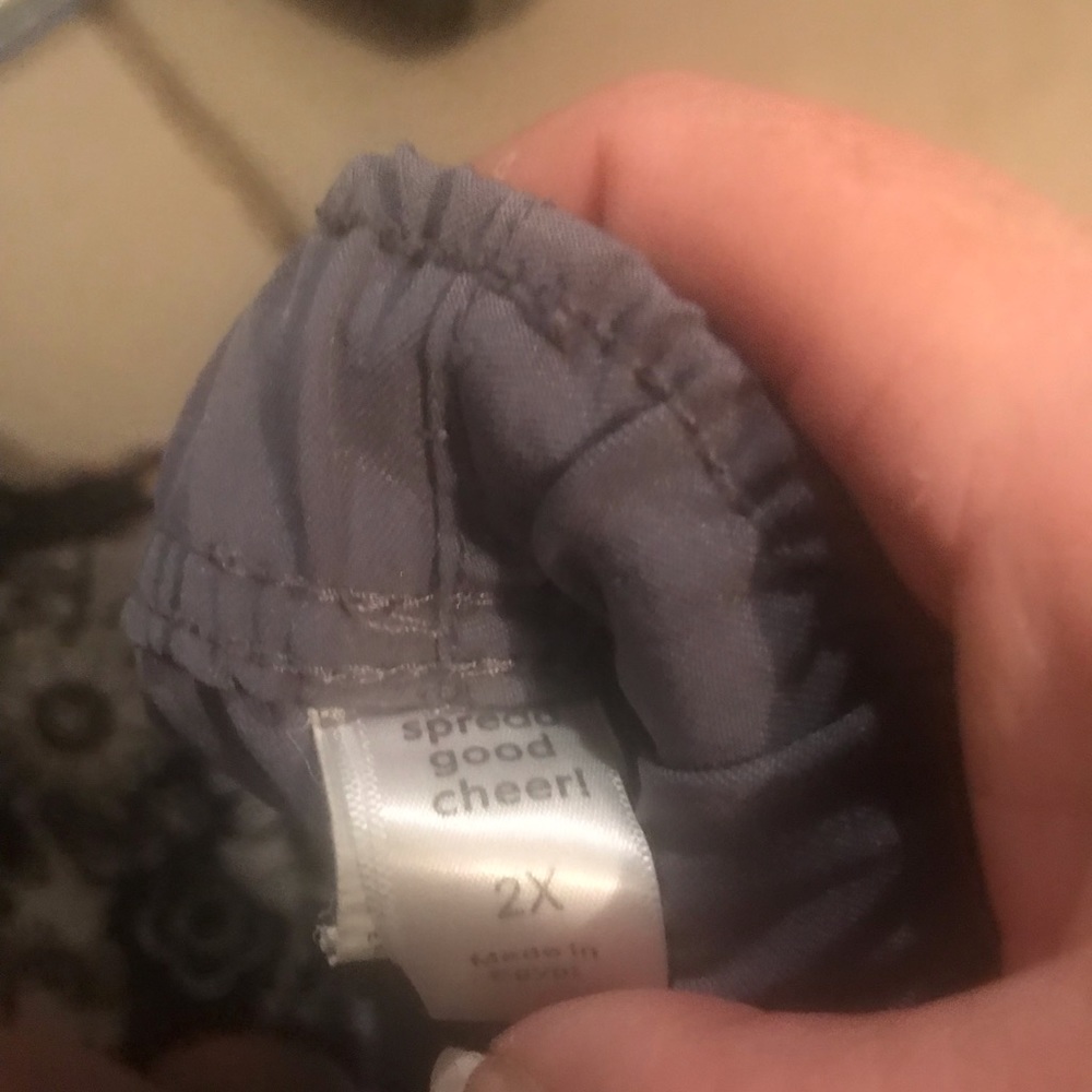 Scrub grey set pants are 2x and shirt 4x